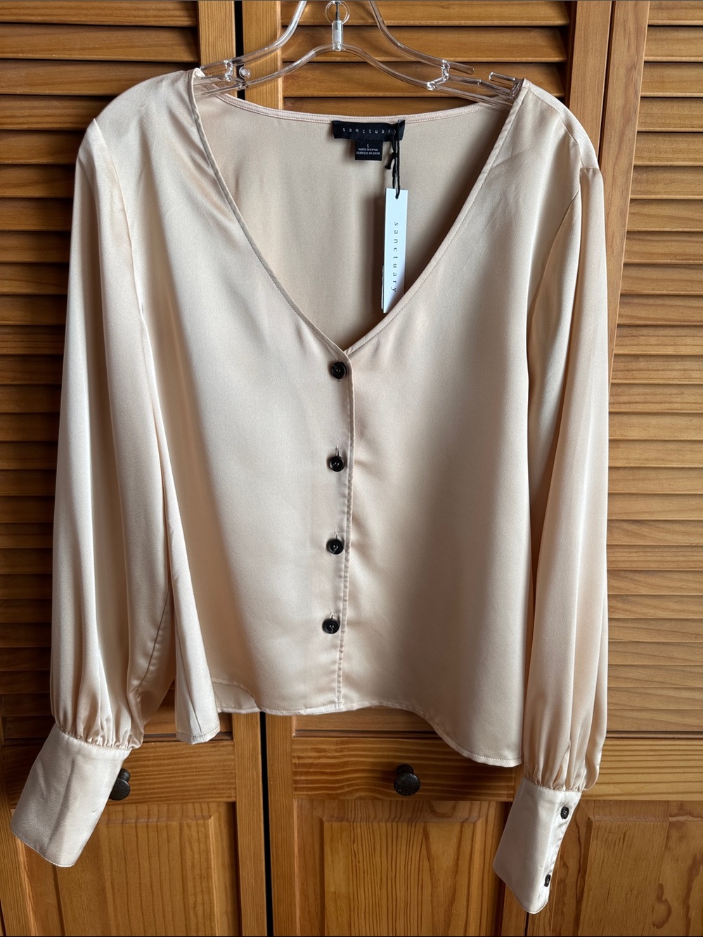 Sanctuary Golden Cream V-Neck Button Front Blouse - Large